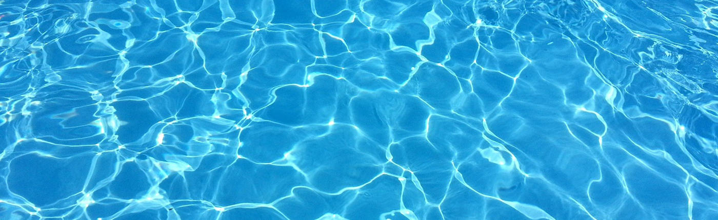 Camión cisterna para llenar piscinas en Málaga
